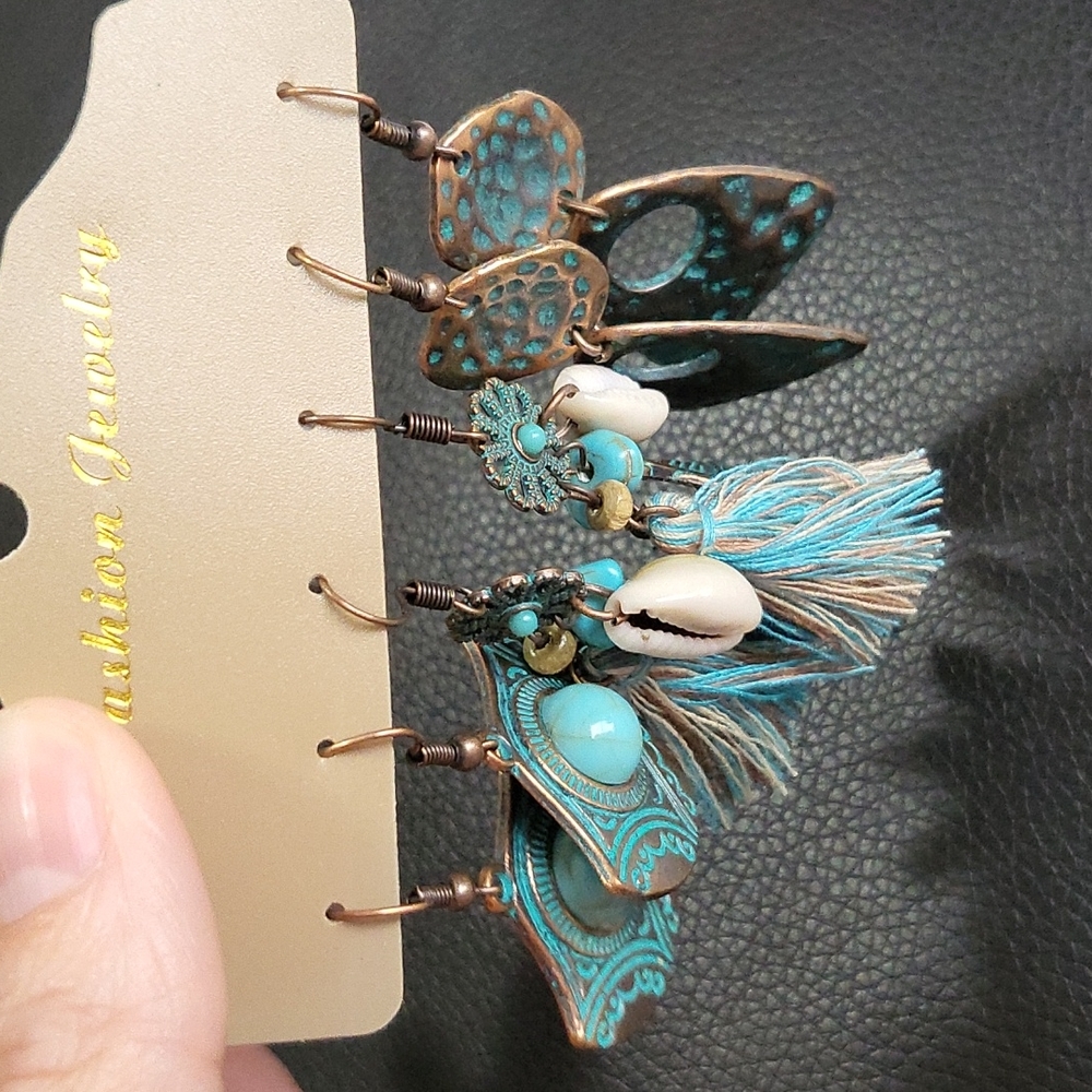 Beautiful earing - Picture 2 of 4